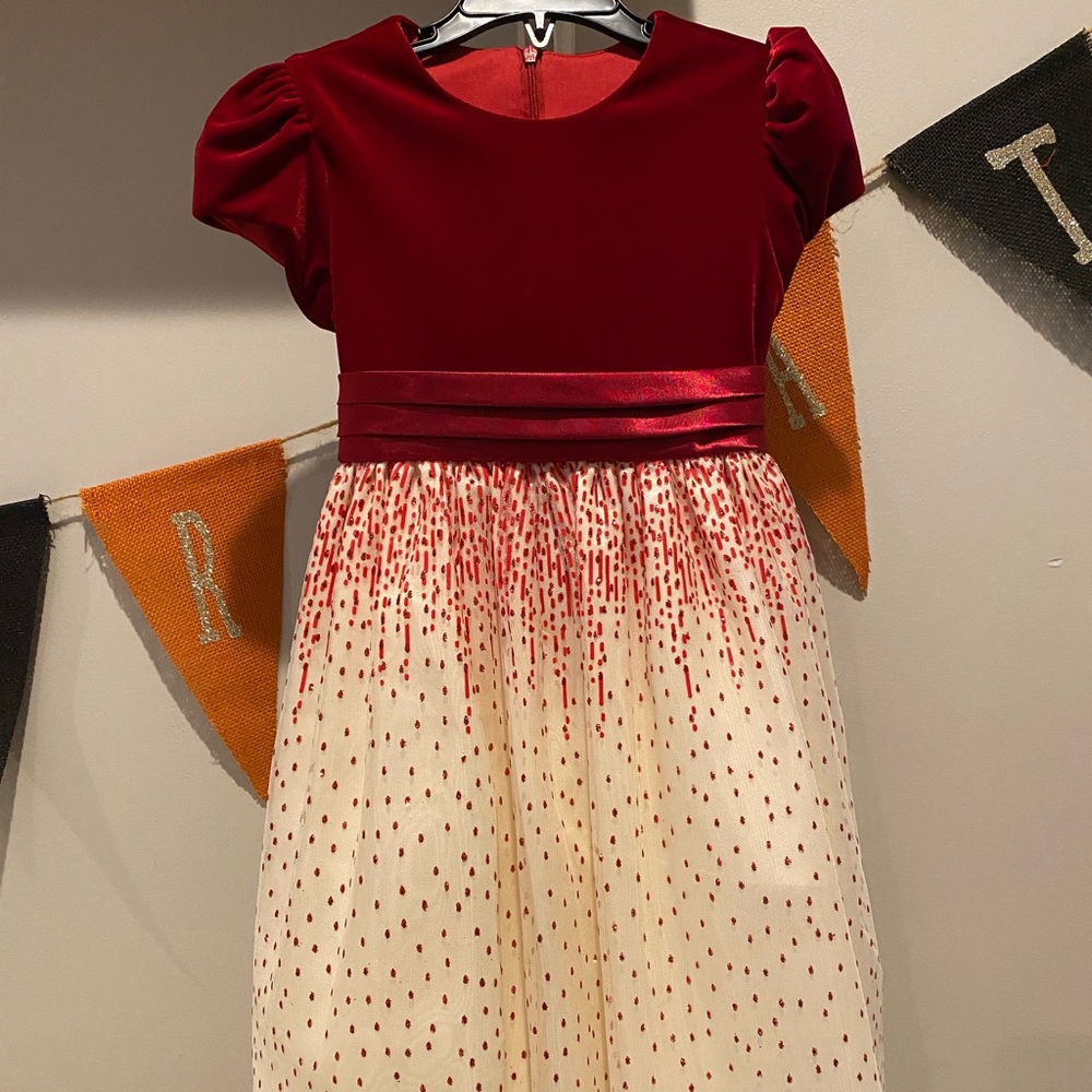 Beautiful Little girls Christmas dress!